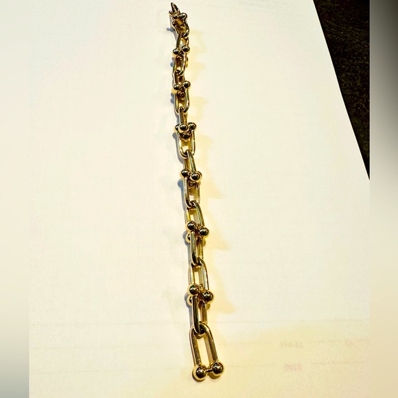 18k real gold chunky hardware bracelet. Size 8” weight is 17.65 grams SOLD - Picture 1 of 4